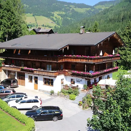 Gaestehaus Gratlspitz Гостевой дом Альпбах