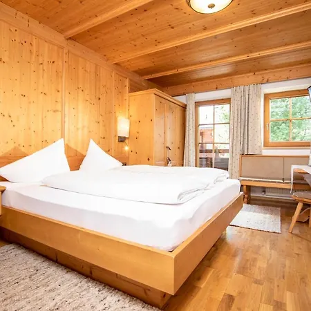 Gaestehaus Gratlspitz Гостевой дом Альпбах